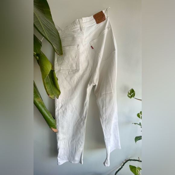 White Levi’s Ribcage Jean - Picture 2 of 4